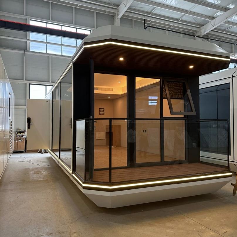 Óstán Capsule
